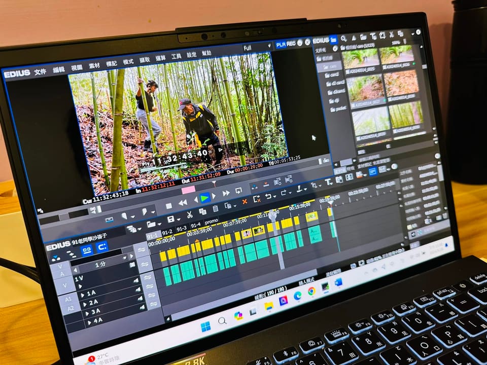 筆記型電腦上的影像剪輯時間軸